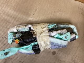 bontott VW PASSAT B7 Bal Függönylégzsák és Oldallégzsák