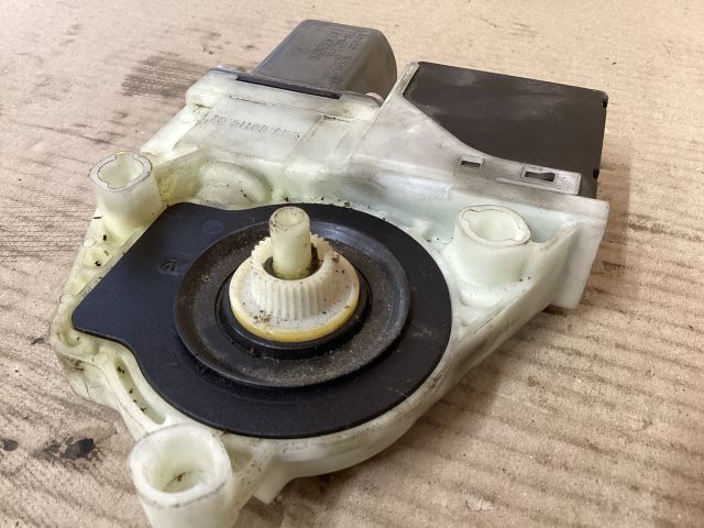 bontott VW PASSAT B7 Bal hátsó Ablakemelő Motor