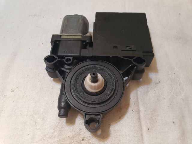 bontott VW PASSAT B7 Bal hátsó Ablakemelő Motor