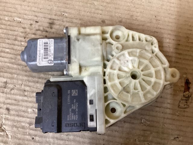 bontott VW PASSAT B7 Bal hátsó Ablakemelő Motor
