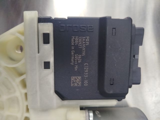 bontott VW PASSAT B7 Bal hátsó Ablakemelő Motor