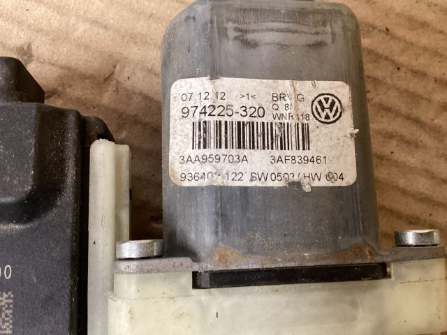 bontott VW PASSAT B7 Bal hátsó Ablakemelő Motor