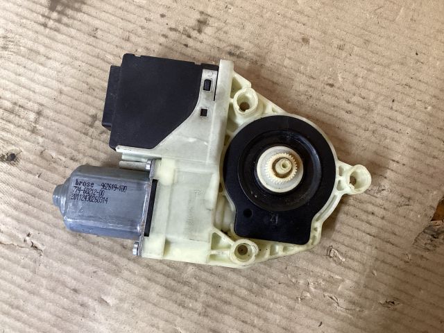 bontott VW PASSAT B7 Bal hátsó Ablakemelő Motor