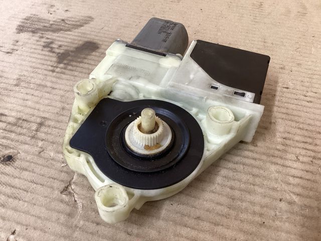 bontott VW PASSAT B7 Bal hátsó Ablakemelő Motor