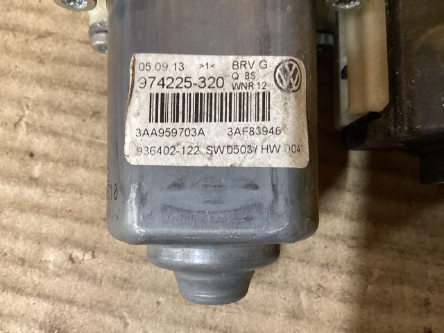 bontott VW PASSAT B7 Bal hátsó Ablakemelő Motor