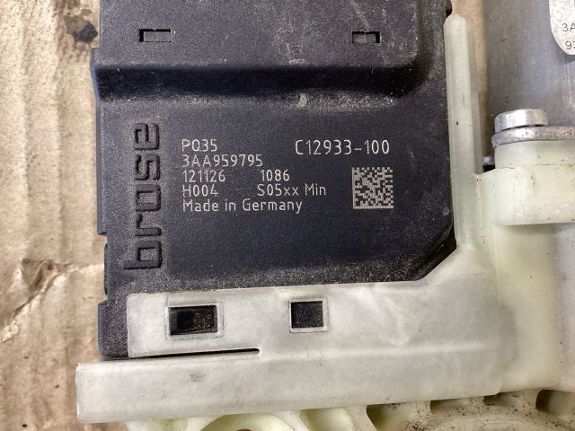 bontott VW PASSAT B7 Bal hátsó Ablakemelő Motor