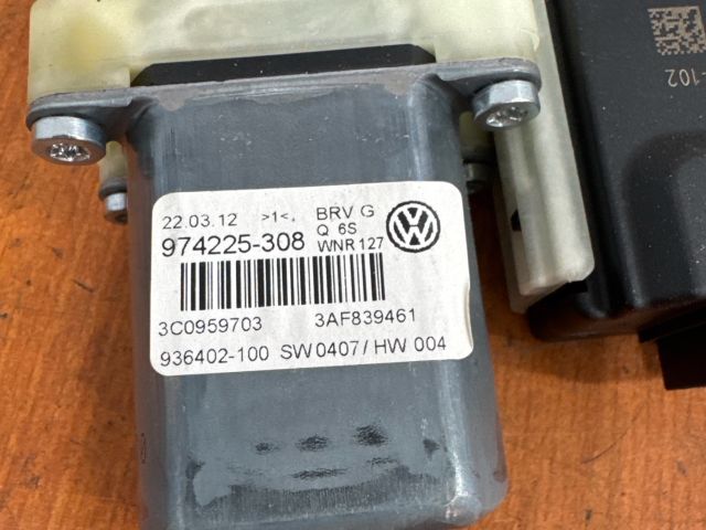 bontott VW PASSAT B7 Bal hátsó Ablakemelő Motor