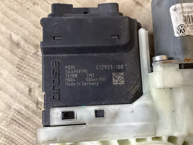 bontott VW PASSAT B7 Bal hátsó Ablakemelő Motor