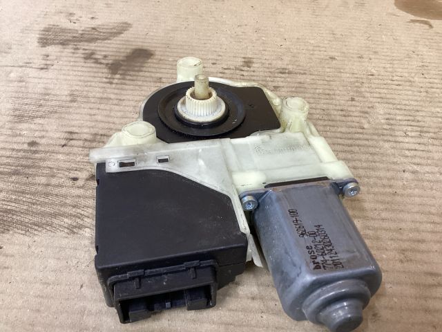 bontott VW PASSAT B7 Bal hátsó Ablakemelő Motor