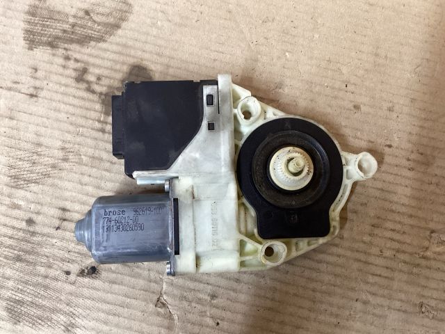 bontott VW PASSAT B7 Bal hátsó Ablakemelő Motor