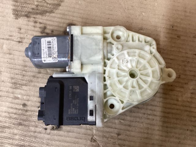 bontott VW PASSAT B7 Bal hátsó Ablakemelő Motor
