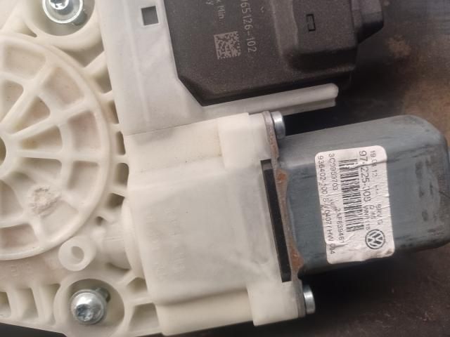 bontott VW PASSAT B7 Bal hátsó Ablakemelő Szerkezet (Elektromos)