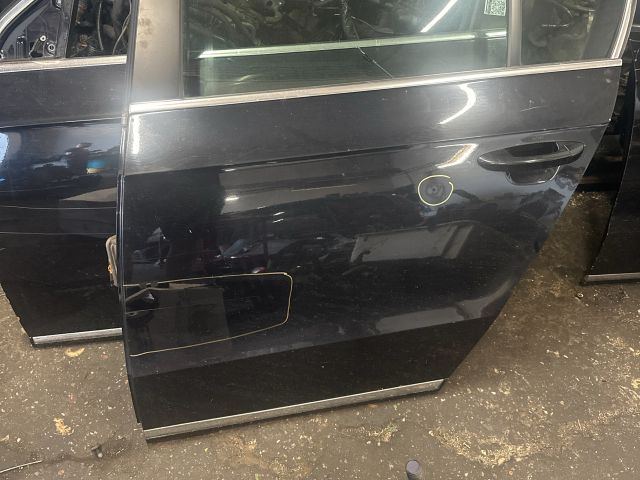 bontott VW PASSAT B7 Bal hátsó Ajtó (Részeivel)