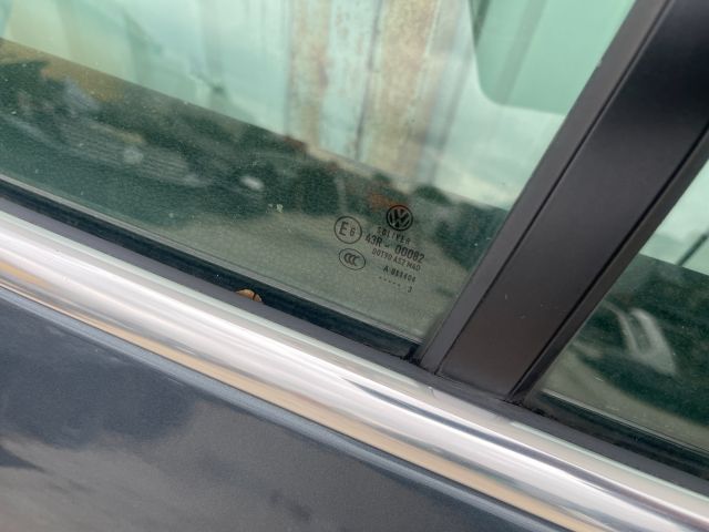 bontott VW PASSAT B7 Bal hátsó Ajtó (Részeivel)