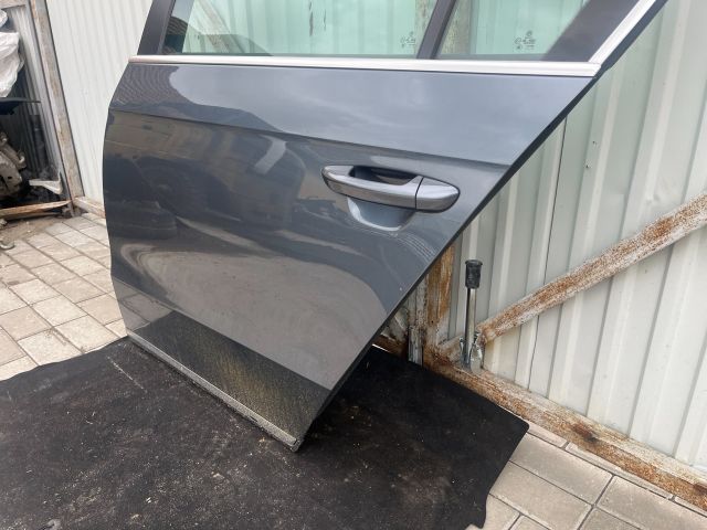 bontott VW PASSAT B7 Bal hátsó Ajtó (Részeivel)