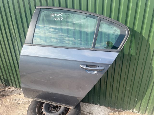 bontott VW PASSAT B7 Bal hátsó Ajtó (Részeivel)