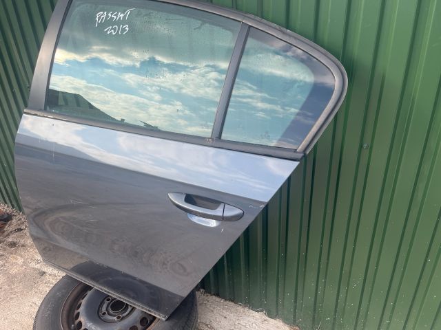bontott VW PASSAT B7 Bal hátsó Ajtó (Részeivel)