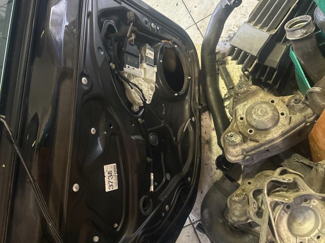 bontott VW PASSAT B7 Bal hátsó Ajtó (Részeivel)