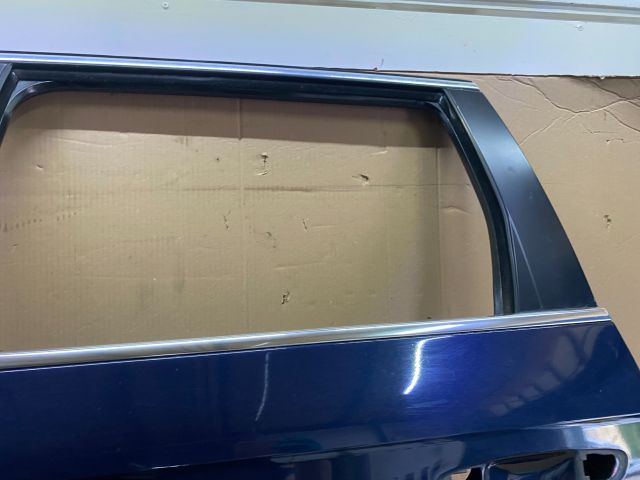 bontott VW PASSAT B7 Bal hátsó Ajtó (Üres lemez)