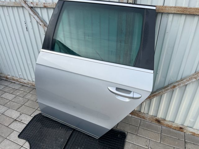 bontott VW PASSAT B7 Bal hátsó Ajtó (Üres lemez)