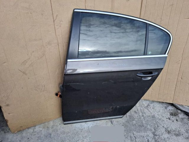 bontott VW PASSAT B7 Bal hátsó Ajtó (Üres lemez)