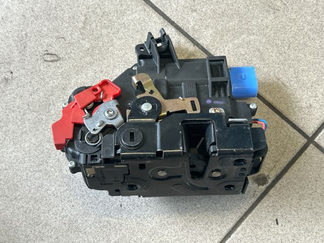 bontott VW PASSAT B7 Bal hátsó Ajtózár