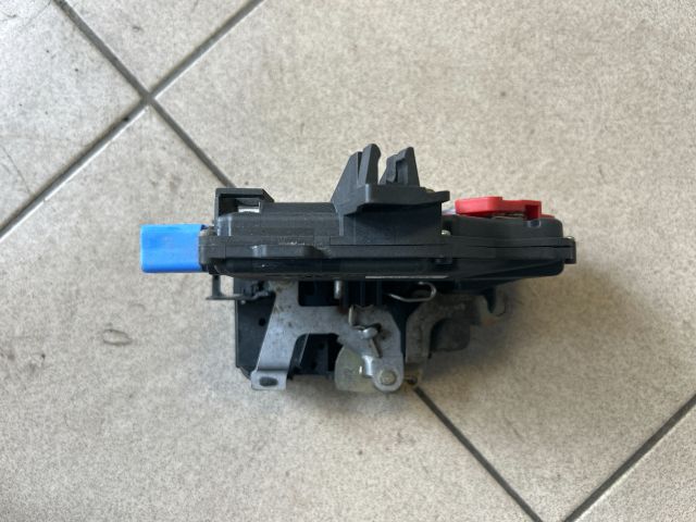 bontott VW PASSAT B7 Bal hátsó Ajtózár