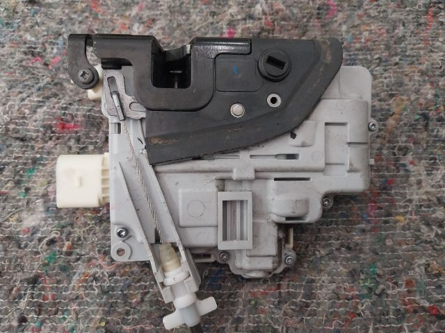 bontott VW PASSAT B7 Bal hátsó Központizár Motor