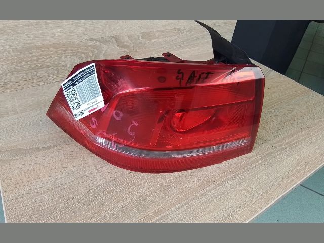 bontott VW PASSAT B7 Bal Hátsó Lámpa