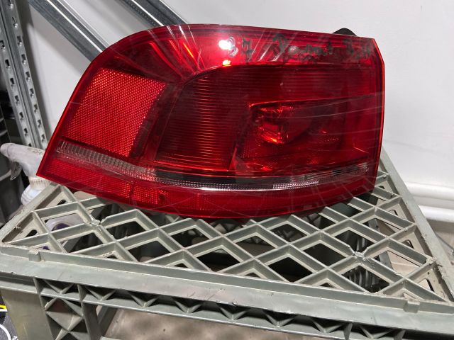 bontott VW PASSAT B7 Bal Hátsó Lámpa
