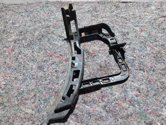 bontott VW PASSAT B7 Bal hátsó Oldal Lökhárító Tartó (Műanyag)