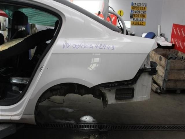 bontott VW PASSAT B7 Bal hátsó Sárvédő