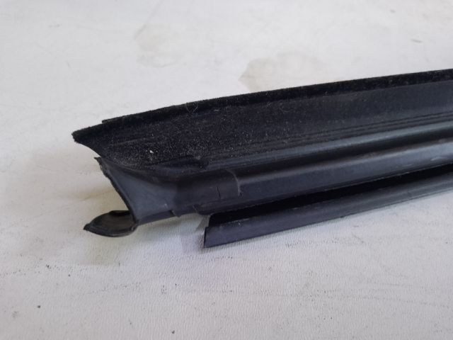 bontott VW PASSAT B7 Bal hátsó Vízlehúzó Gumicsík
