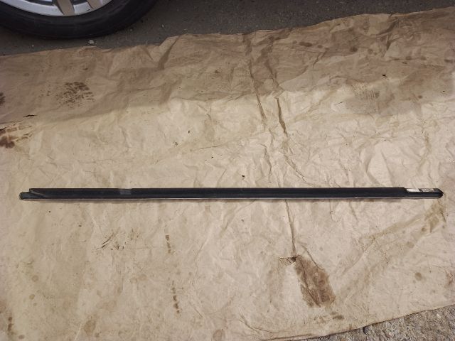 bontott VW PASSAT B7 Bal hátsó Vízlehúzó Gumicsík