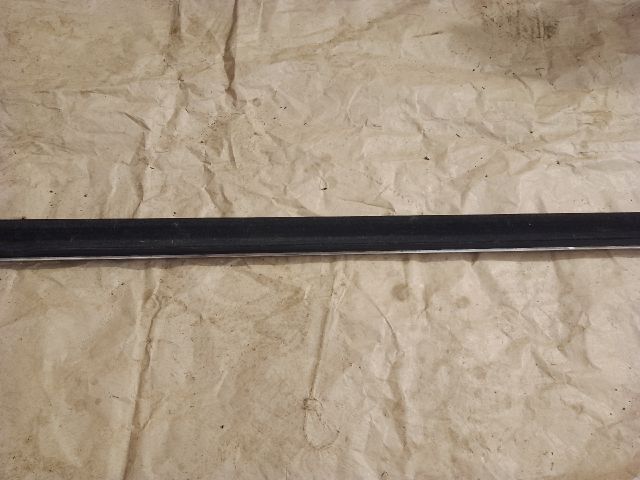 bontott VW PASSAT B7 Bal hátsó Vízlehúzó Gumicsík