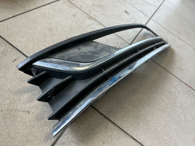 bontott VW PASSAT B7 Bal Ködlámpa Rács