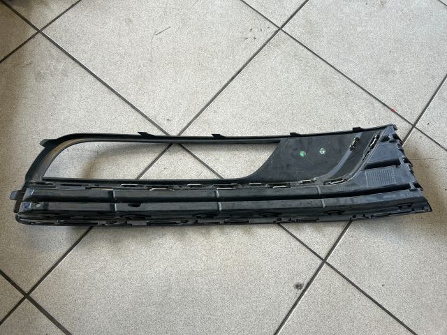 bontott VW PASSAT B7 Bal Ködlámpa Rács