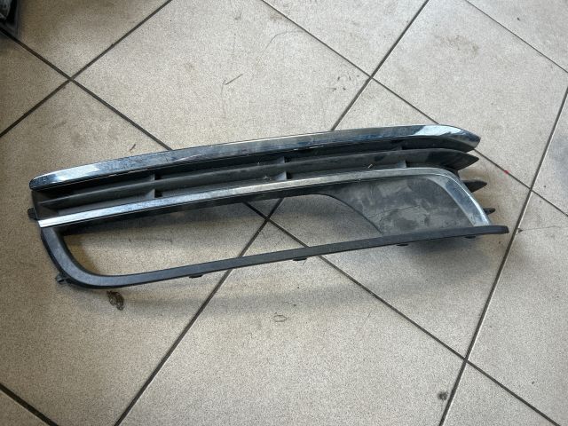 bontott VW PASSAT B7 Bal Ködlámpa Rács