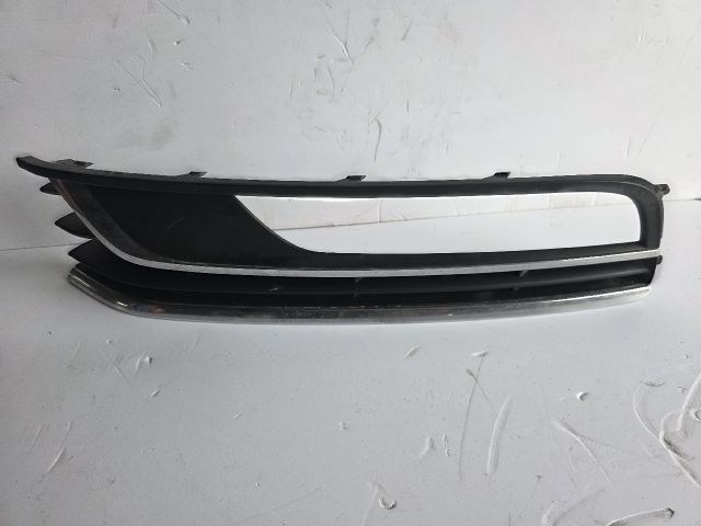 bontott VW PASSAT B7 Bal Ködlámpa Rács