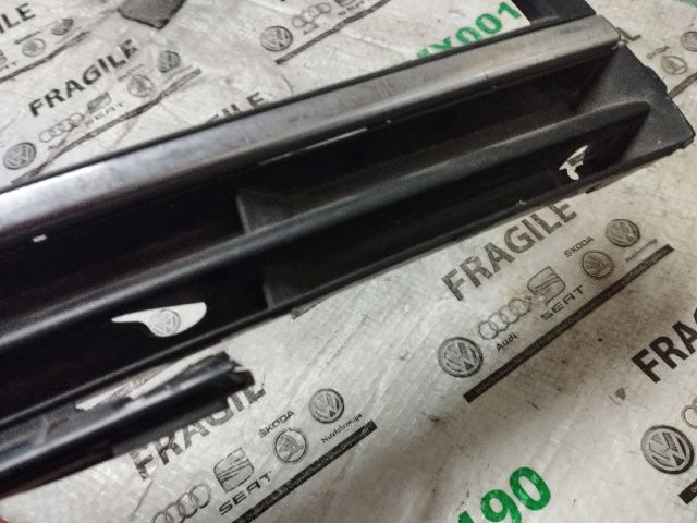 bontott VW PASSAT B7 Bal Ködlámpa Rács