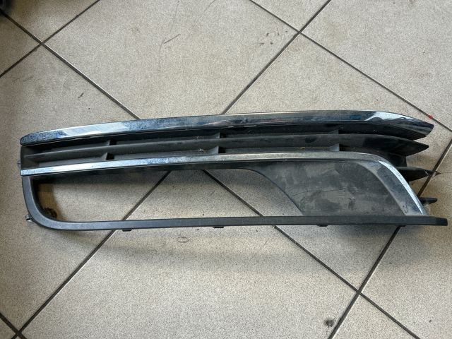 bontott VW PASSAT B7 Bal Ködlámpa Rács