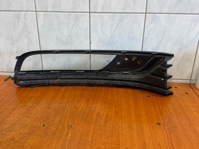 bontott VW PASSAT B7 Bal Ködlámpa Rács