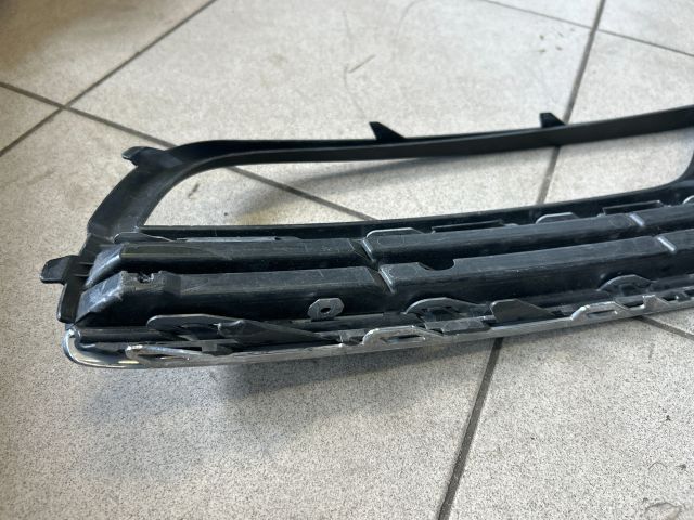 bontott VW PASSAT B7 Bal Ködlámpa Rács