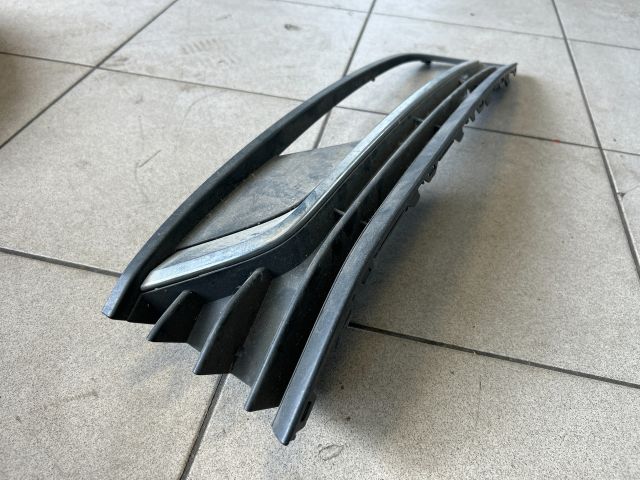 bontott VW PASSAT B7 Bal Ködlámpa Rács