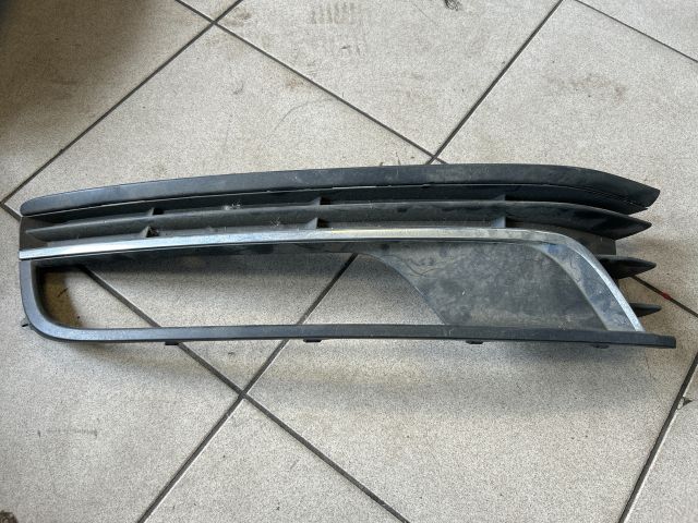 bontott VW PASSAT B7 Bal Ködlámpa Rács