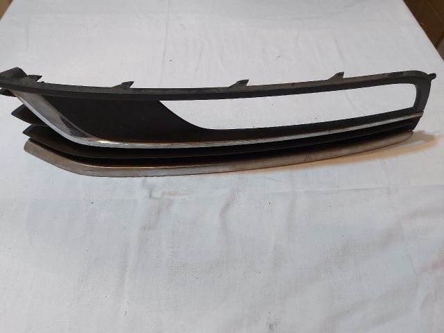 bontott VW PASSAT B7 Bal Ködlámpa Rács