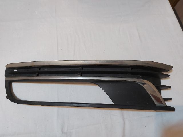 bontott VW PASSAT B7 Bal Ködlámpa Rács