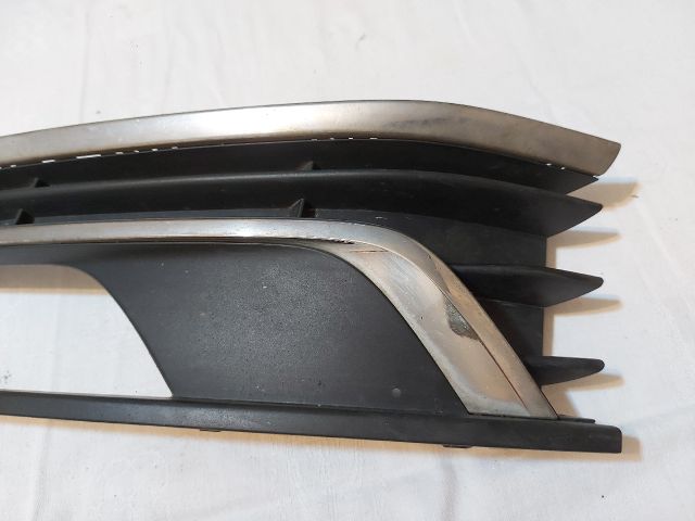 bontott VW PASSAT B7 Bal Ködlámpa Rács