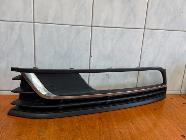 bontott VW PASSAT B7 Bal Ködlámpa Rács