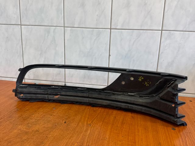bontott VW PASSAT B7 Bal Ködlámpa Rács